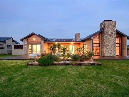 4 Bedroom House in Kragga Kamma
