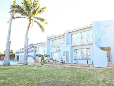 5 Bedroom House in Beacon Bay