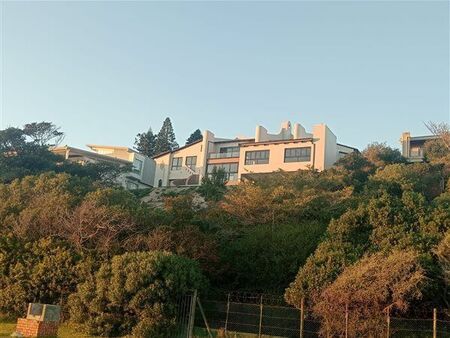 5 Bedroom House in Paradise Beach