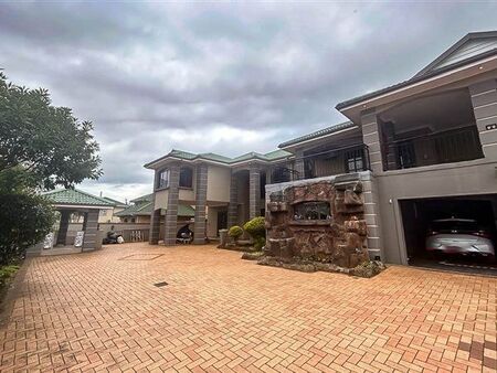 6 Bedroom House in Somerset Park