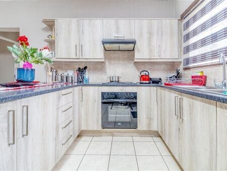 2 Bedroom Apartment in Wilgeheuwel