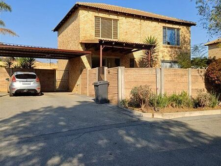 2 Bedroom Townhouse in Allens Nek