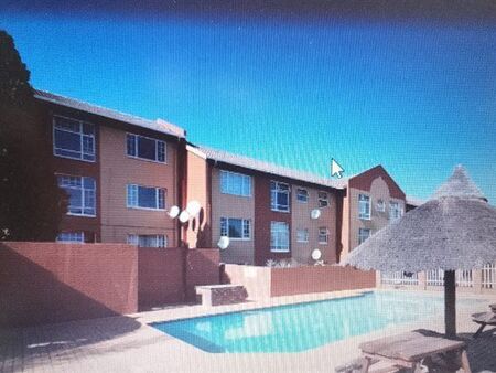 2 Bedroom Flat in Weltevreden Park