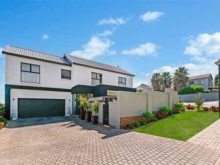 3 Bedroom House in Eagle Canyon Golf Estate