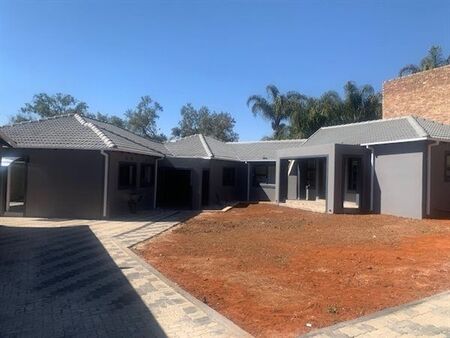 4 Bedroom House in Strubens Valley