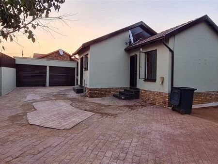 3 Bedroom House in Philip Nel Park