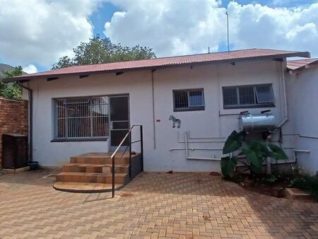3 Bedroom Apartment in Kameeldrift West