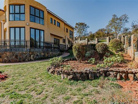 4 Bedroom House in Zwavelpoort
