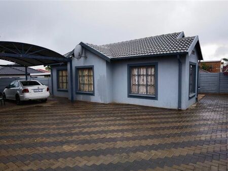 3 Bedroom House in Lotus Gardens