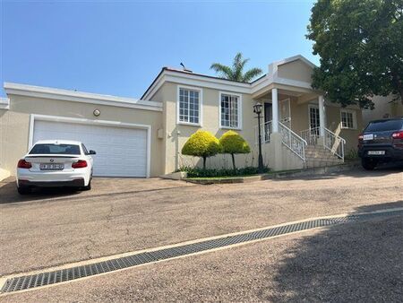 2 Bedroom Simplex in Waterkloof Ridge