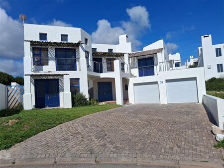 5 Bedroom House in Paradise Beach