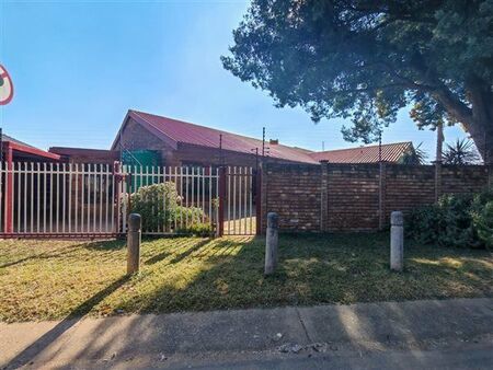 3 Bedroom House in Roseville