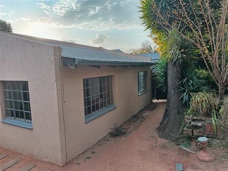 3 Bedroom House in Bramley