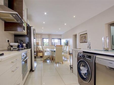 2 Bedroom Apartment in Emmarentia