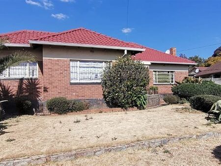 3 Bedroom House in Robertsham
