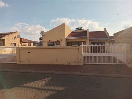 3 Bedroom House in Katlehong