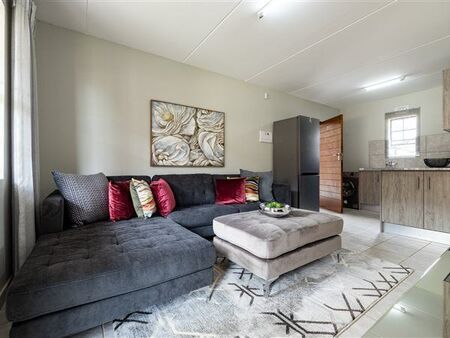 2 Bedroom Apartment in Mondeor