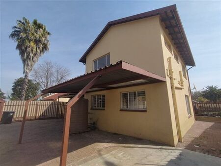 2 Bedroom Duplex in Glen Marais