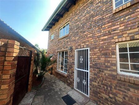 3 Bedroom Duplex in Glen Marais