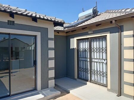 1 Bedroom House in Windmill Park