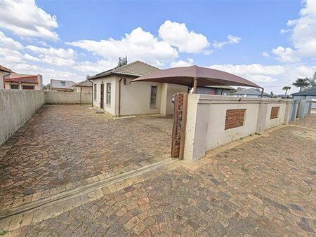 2 Bedroom House in Crystal Park
