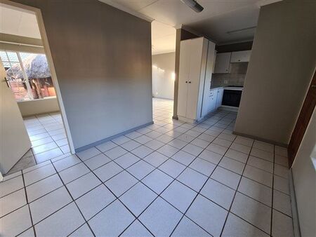 2 Bedroom Townhouse in Rooihuiskraal North