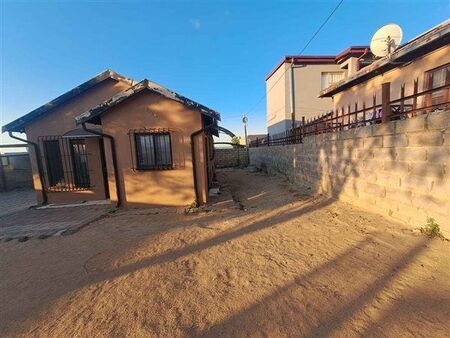 2 Bedroom House in Olievenhoutbos