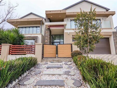 5 Bedroom House in Copperleaf