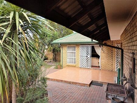 3 Bedroom Townhouse in Doringkloof