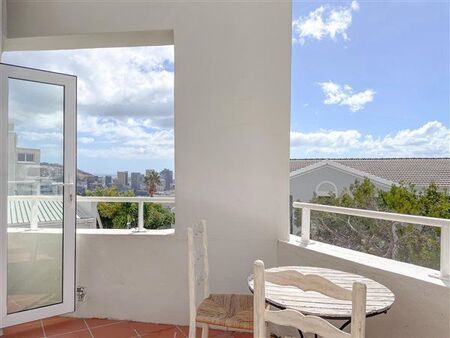 2 Bedroom Apartment in Vredehoek