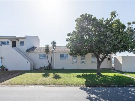 3 Bedroom House in Edgemead