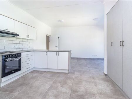 2 Bedroom Apartment in Somerset West Central