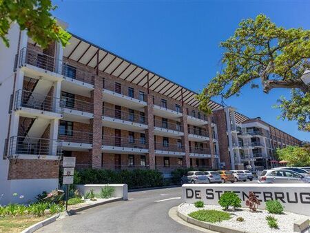 2 Bedroom Apartment in Onder Papegaaiberg