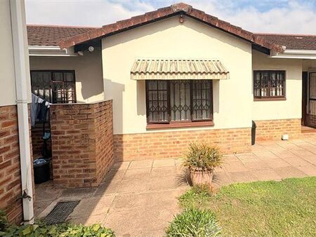 3 Bedroom Simplex in Farningham Ridge