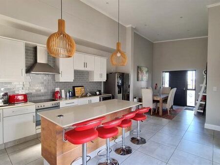 3 Bedroom Simplex in Palm Lakes Estate