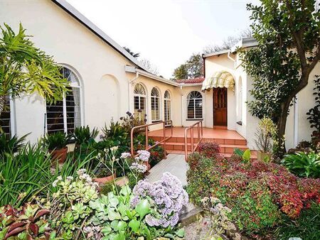 4 Bedroom House in Helderkruin