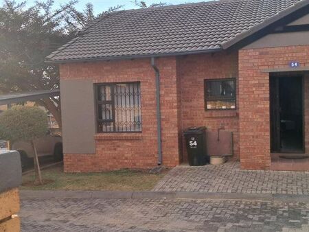 2 Bedroom Townhouse in Wilgeheuwel