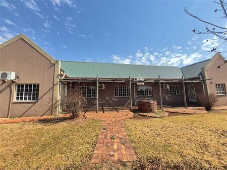 2.5 Bedroom House in Boschkop