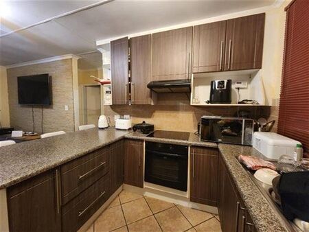 2 Bedroom Townhouse in Mooikloof Ridge
