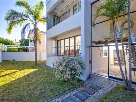 6 Bedroom House in Leisure Isle