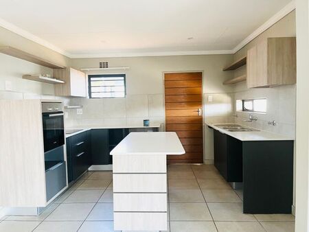 3 Bedroom house to rent in Lion Pride, Randburg