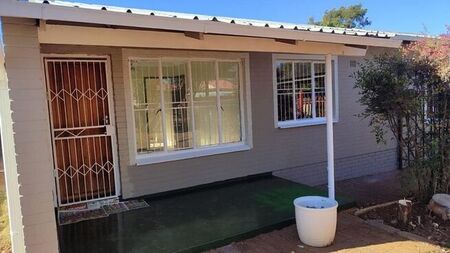 3 Bedroom duet to rent in Uitsig, Bloemfontein