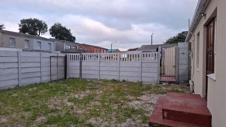 2 Bedroom house to rent in Westridge, Mitchells Plain