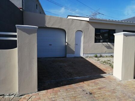 1 Bedroom cottage to rent in Gatesville, Cape Town