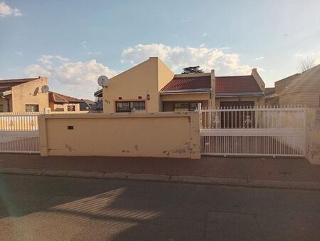 3 Bedroom house to rent in Spruit View, Katlehong