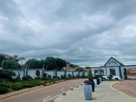 3 Bedroom townhouse - sectional to rent in Kosmosdal, Centurion