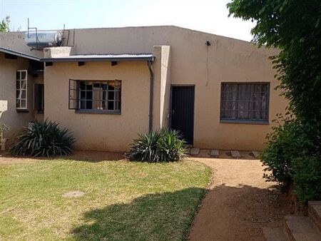 3 Bedroom House in Bramley