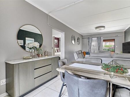 3 Bedroom Apartment in Douglasdale