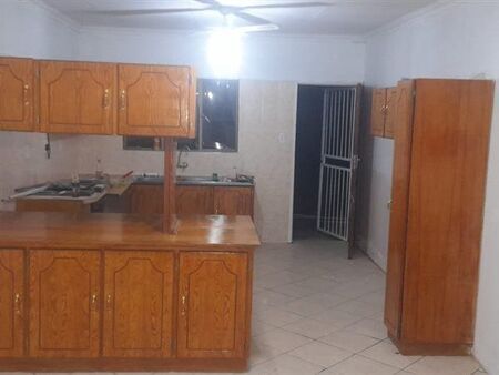 2 Bedroom Apartment in Rensburg