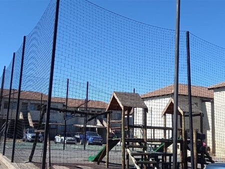 2 Bedroom Townhouse in Elspark